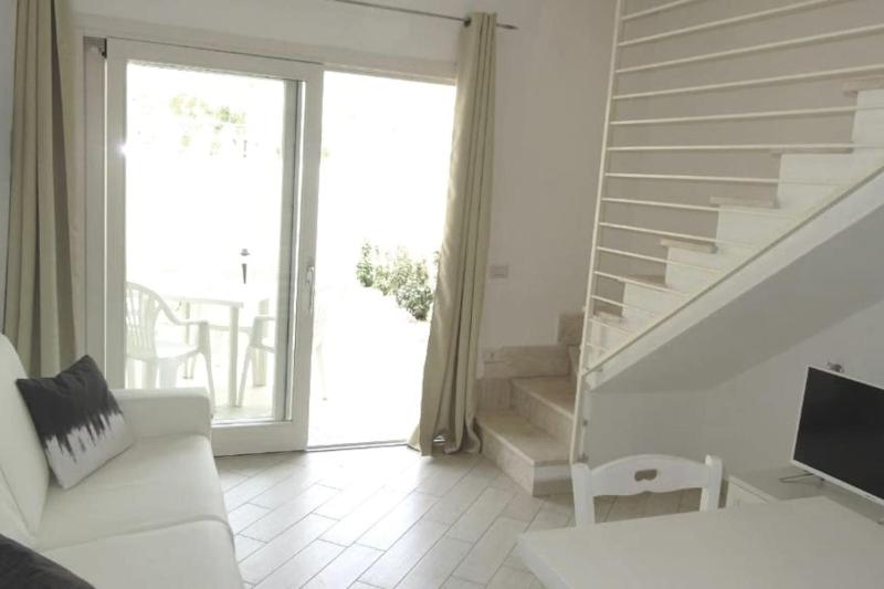 Romantica Villa a Viddalba - Oasi con Piscina e Spa