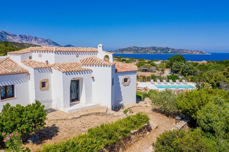 Villa Adele a Monte Petrosu - Esclusiva villa con piscina