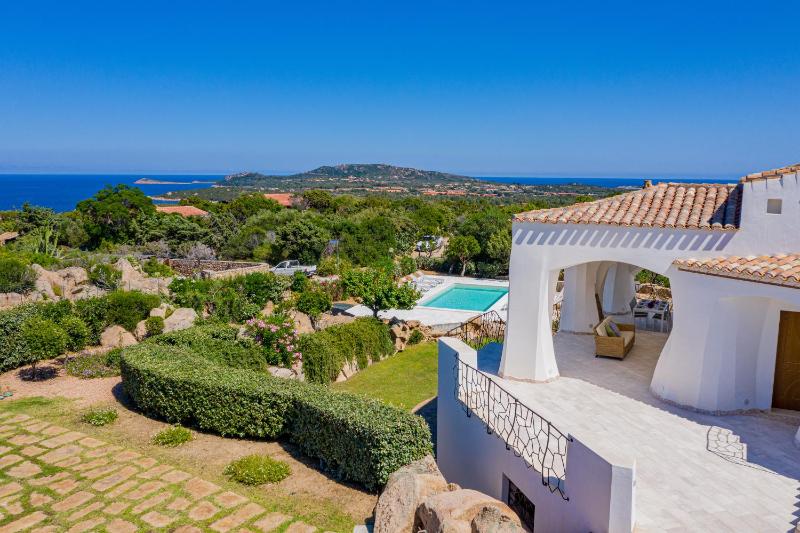 Villa Adele a Monte Petrosu - Esclusiva villa con piscina