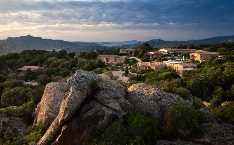 Petra Segreta Resort & Spa - Lusso panoramico a San Pantaleo