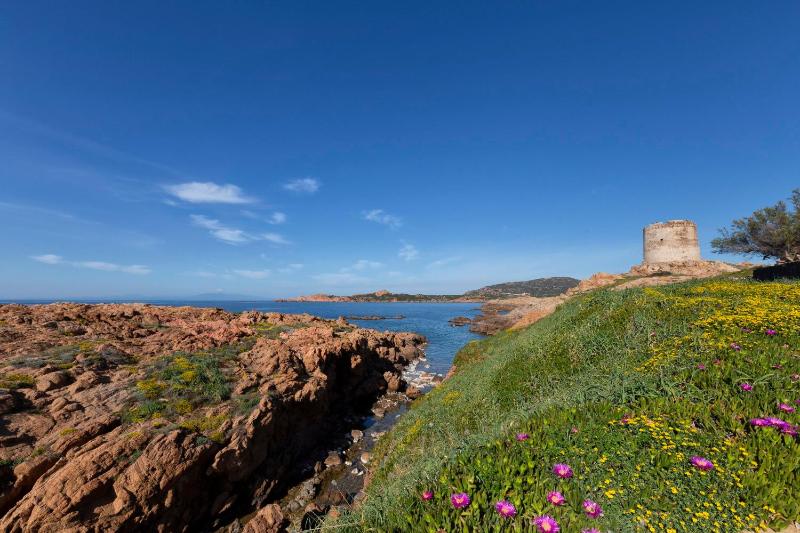 Appartamento Isola Rossa - Comfort e vista mare unica
