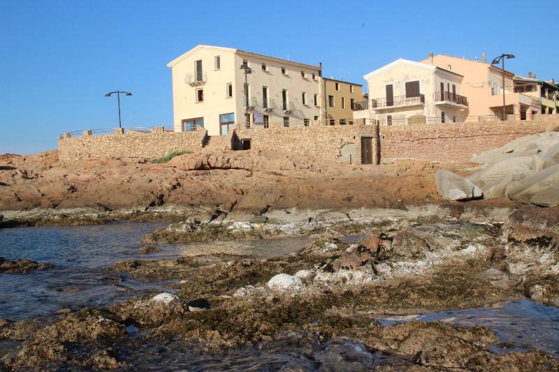 Casa Spiaggia Molo 2 a Isola Rossa - Oasi sul mare