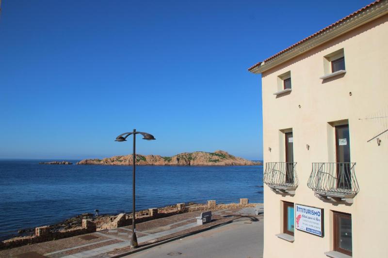 Casa Spiaggia Molo 2 a Isola Rossa - Oasi sul mare