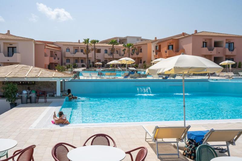Amareclub Red Sun Village a Isola Rossa - Hotel 4 Stelle
