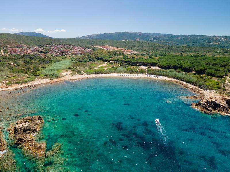 Amareclub Red Sun Village a Isola Rossa - Hotel 4 Stelle
