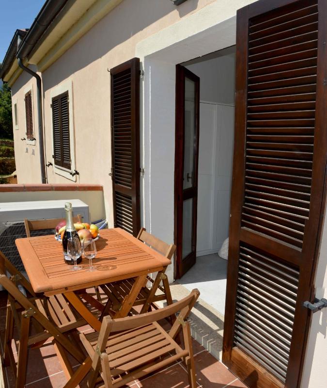 Trilocale a Porto Pozzo - Moderno appartamento vista mare