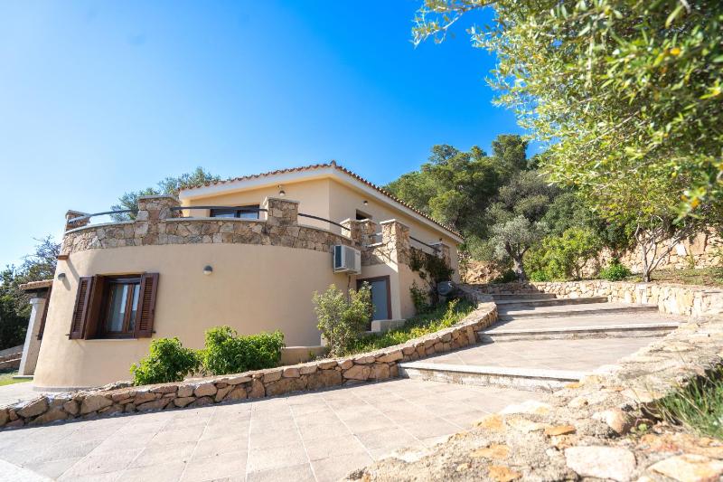 Villa Panoramica a Porto Istana - Vista Mare Mozzafiato