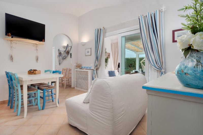 Casa Banano a Murta Maria - Villetta con Giardino e Piscina