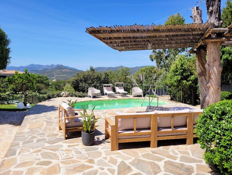 Delightful Cottage a Monte Petrosu - Casa con piscina