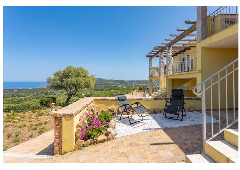 Happy House a Isola Rossa - Appartamento con vista mare