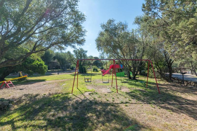 Casa Emozione a Marinella - Appartamento con piscina e vista