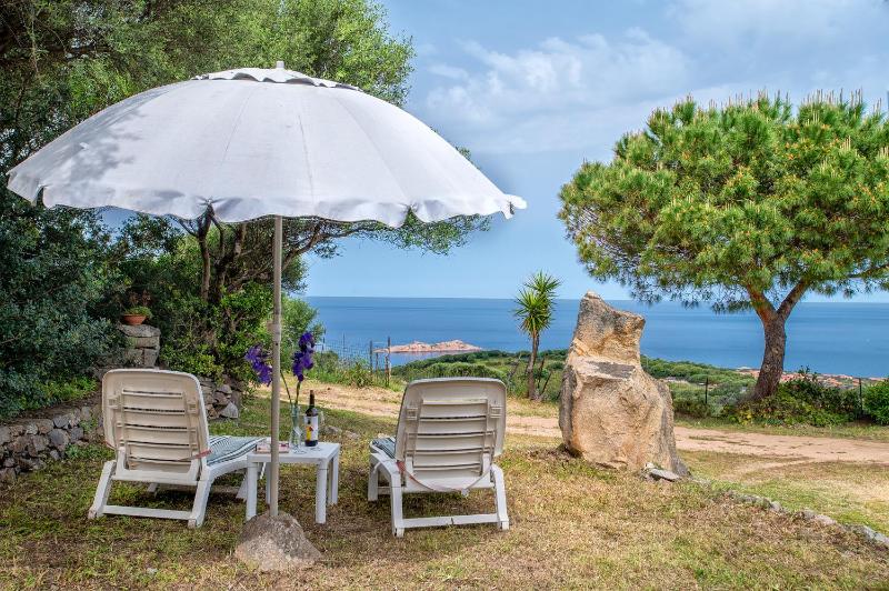 Casetta con Vista a Trinità d'Agultu - Romantico Rifugio