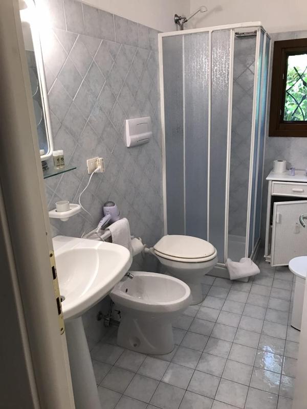 Villino Iris a Murta Maria - Oasi con Piscina e Vista Mare
