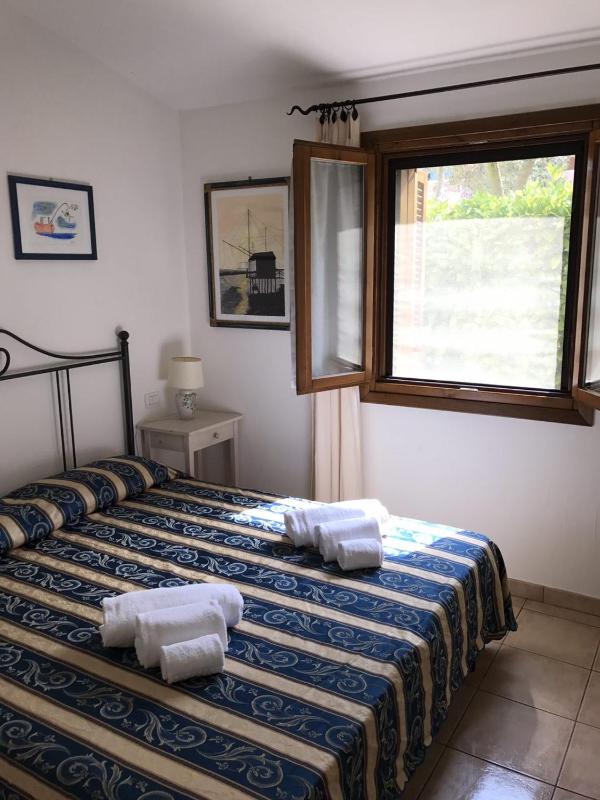Villino Iris a Murta Maria - Oasi con Piscina e Vista Mare